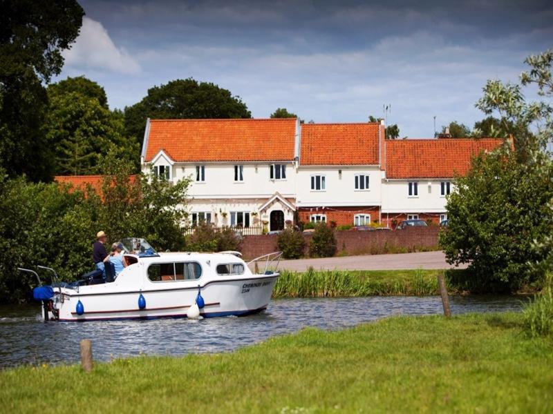 Wayford Bridge Inn Hotel Сталхэм Экстерьер фото